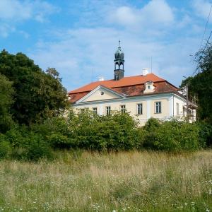 Zámek Domousnice