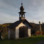 Sychrov, Sedlejovice - bývalá hasičská zbrojnice s křížkem