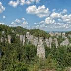 Hruboskalské skalní město – vyhlídka na Kapelu.jpg