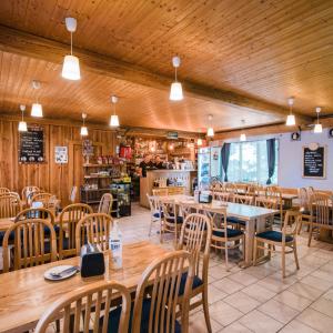 Restaurace Skalák, Autor: www.campsedmihorky.cz/vybaveni-a-sluzby/restaurace-skalak