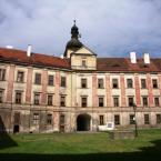 BĚLÁ zámek (průčelí)