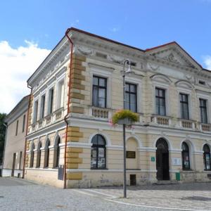Budova Městských kulturních zařízení Bělá pod Bezdězem s informačním centrem